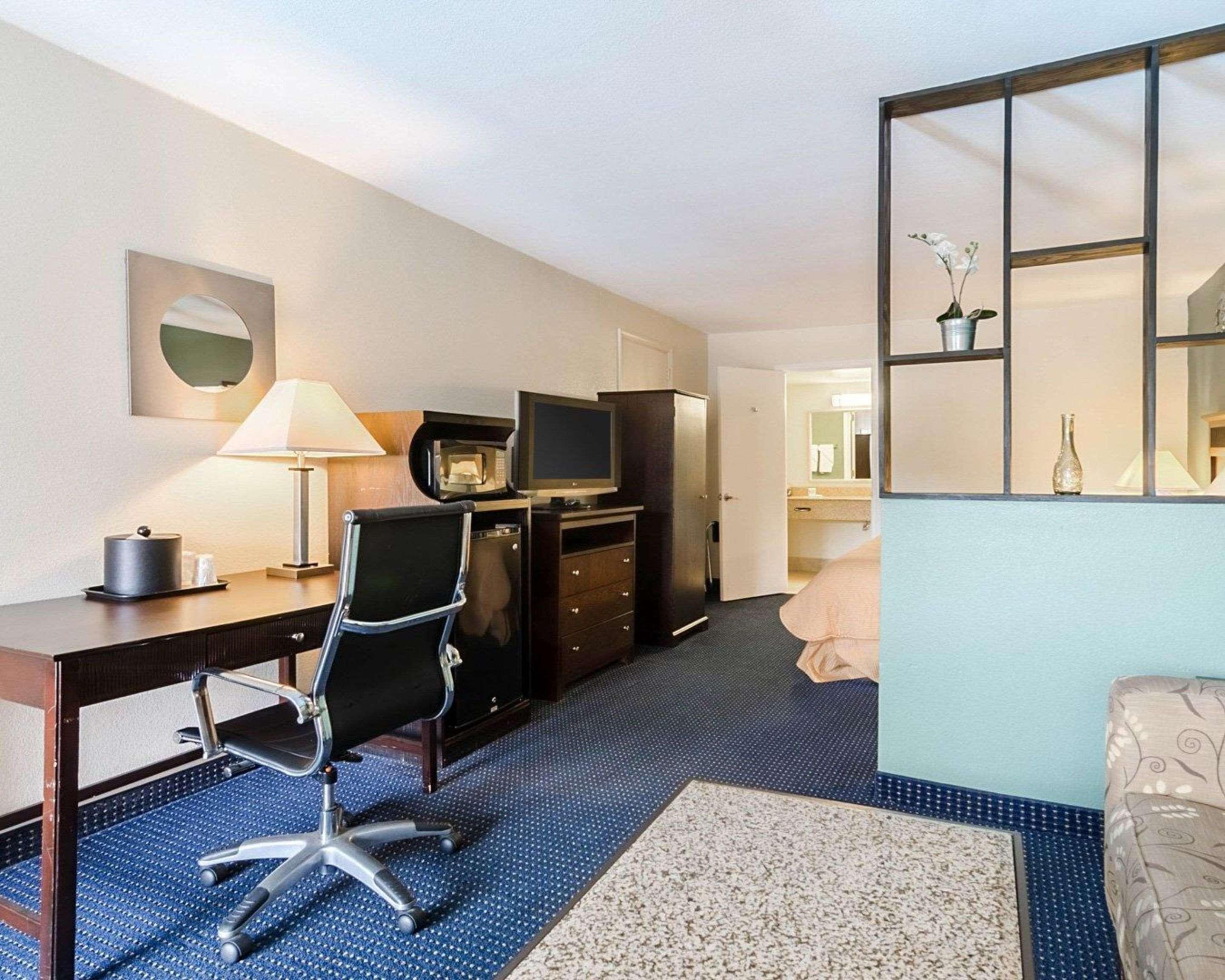 Rodeway Inn & Suites Williamsburg Central Dış mekan fotoğraf
