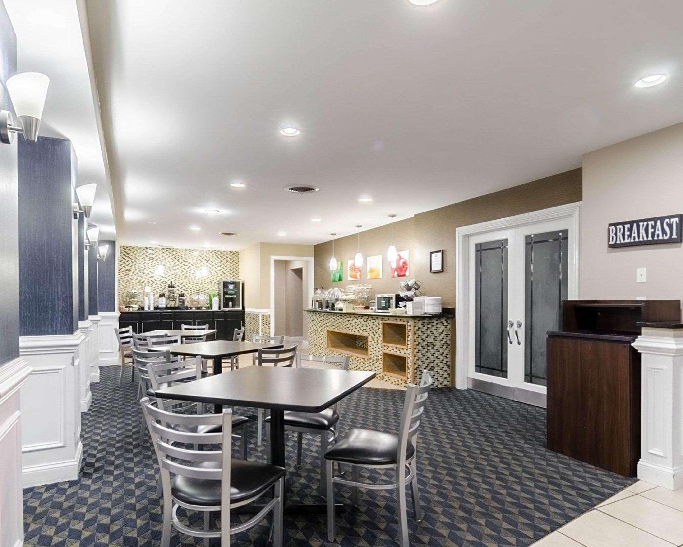 Rodeway Inn & Suites Williamsburg Central Dış mekan fotoğraf