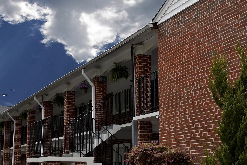 Rodeway Inn & Suites Williamsburg Central Dış mekan fotoğraf
